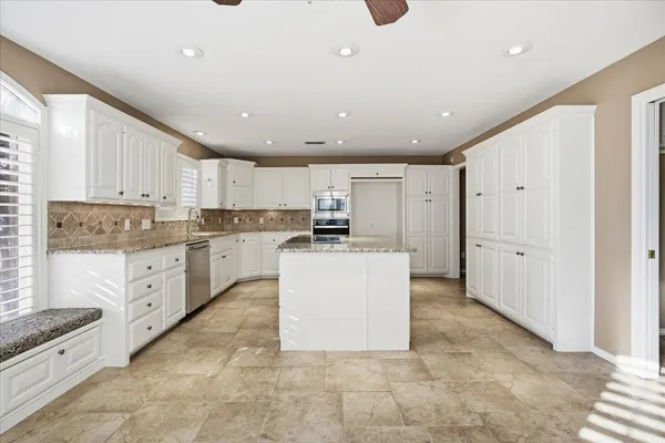 $365,900 | 1703 East Casa Linda Lane, Brownfield, TX 79316