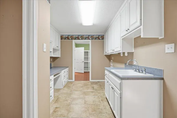 $365,900 | 1703 East Casa Linda Lane, Brownfield, TX 79316