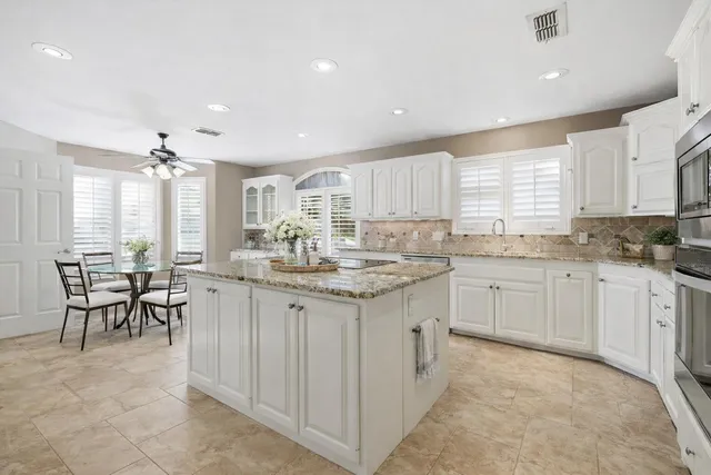 $375,000 | 1703 East Casa Linda Lane, Brownfield, TX 79316