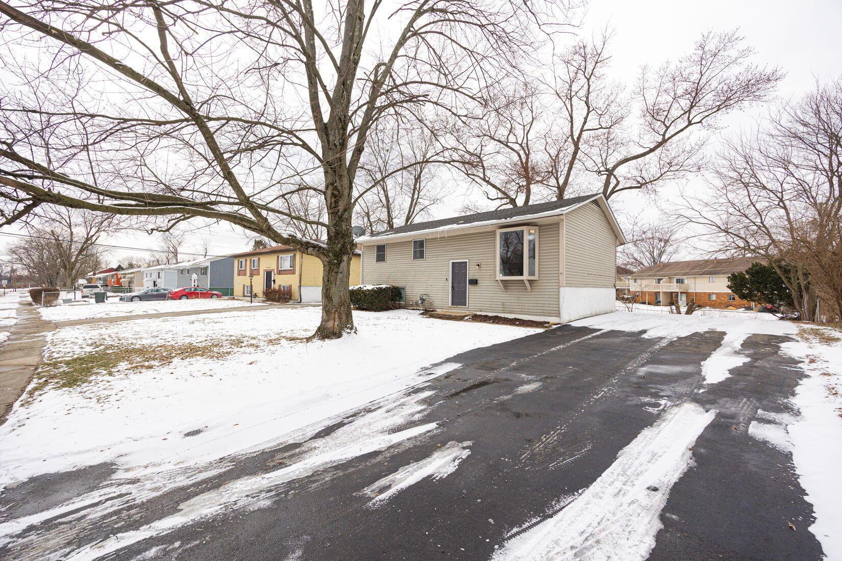 1881 Woodcrest Road Columbus, OH 43232 - Photo 43 of 45 e