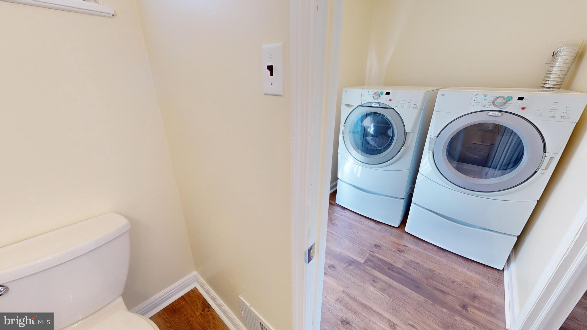 1101 White Oak Road Dover, DE 19901 - Photo 11 of 36 a utility room with dryer and washer