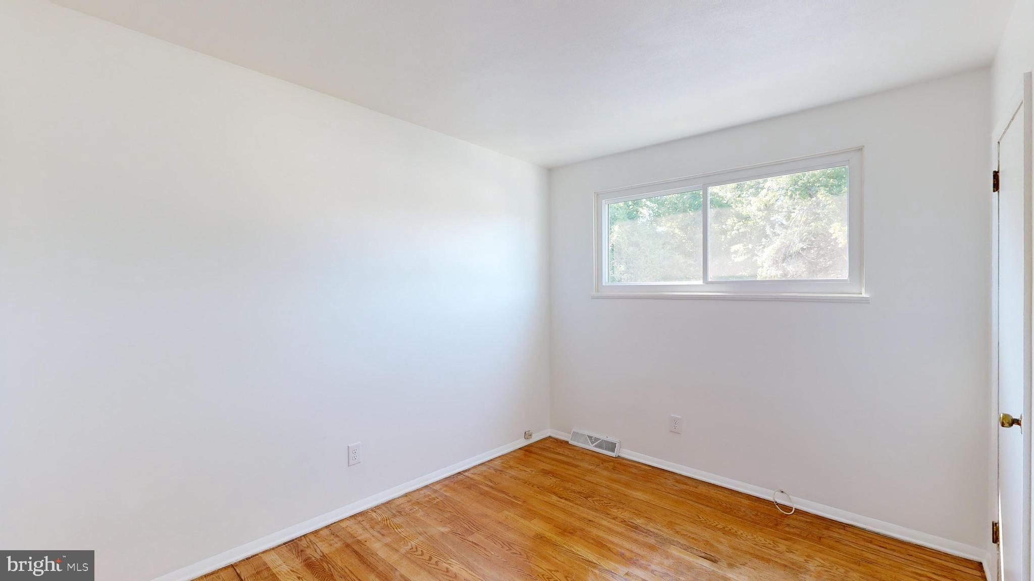 1101 White Oak Road Dover, DE 19901 - Photo 20 of 36 an empty room with a window