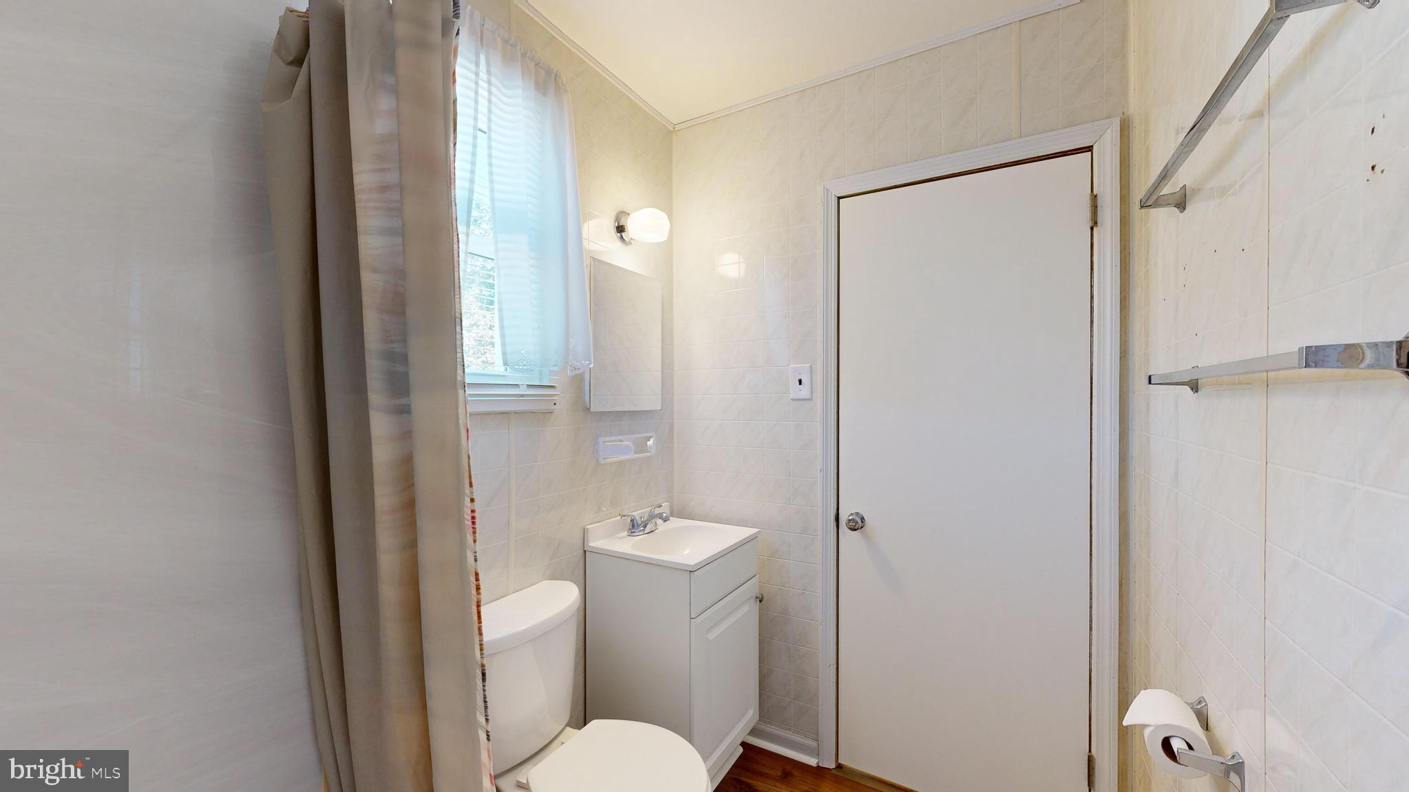 1101 White Oak Road Dover, DE 19901 - Photo 27 of 36 a bathroom with a toilet a sink and shower