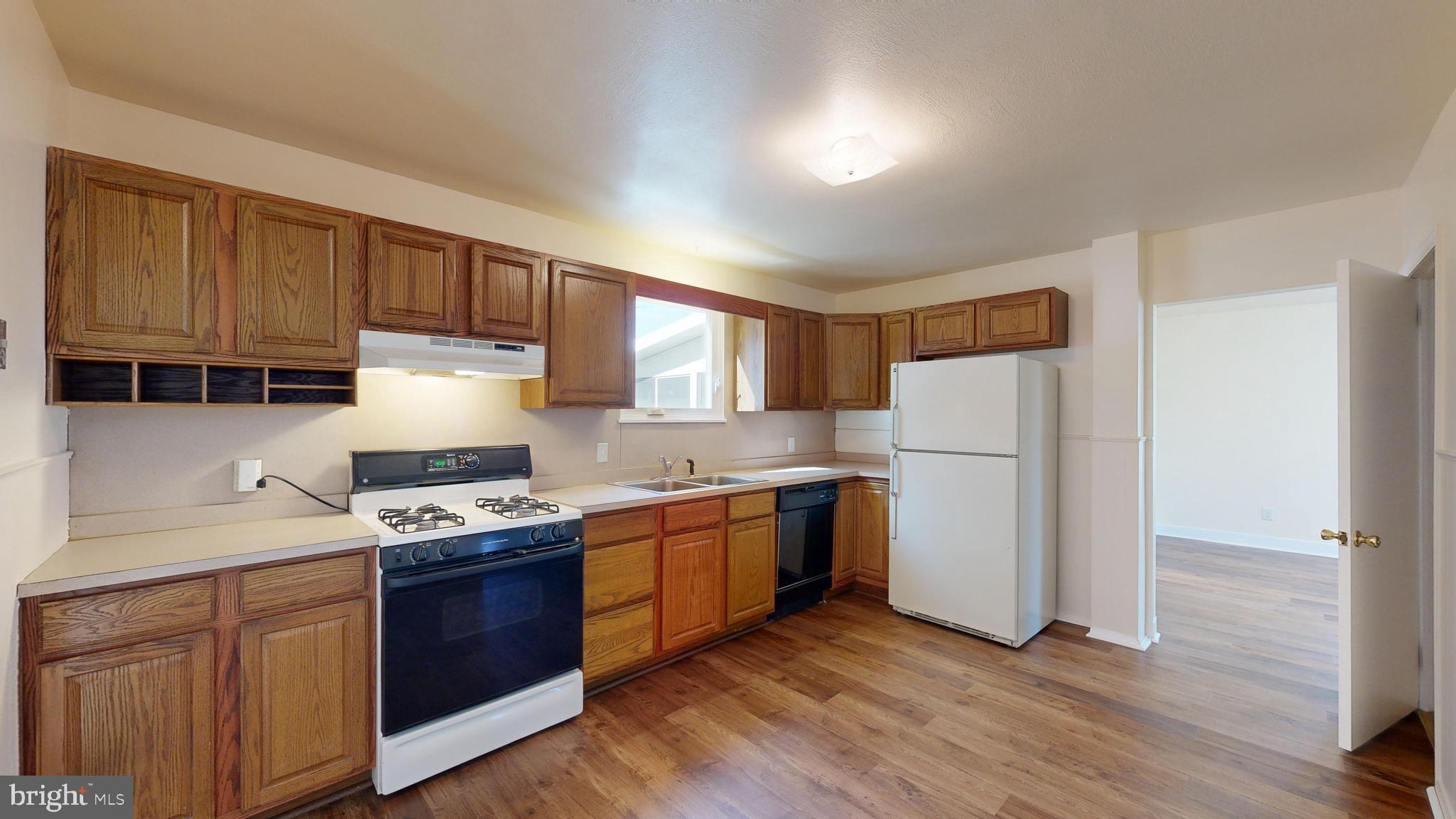 1101 White Oak Road Dover, DE 19901 - Photo 7 of 36 a kitchen with stainless steel appliances a stove a refrigerator and a cabinets