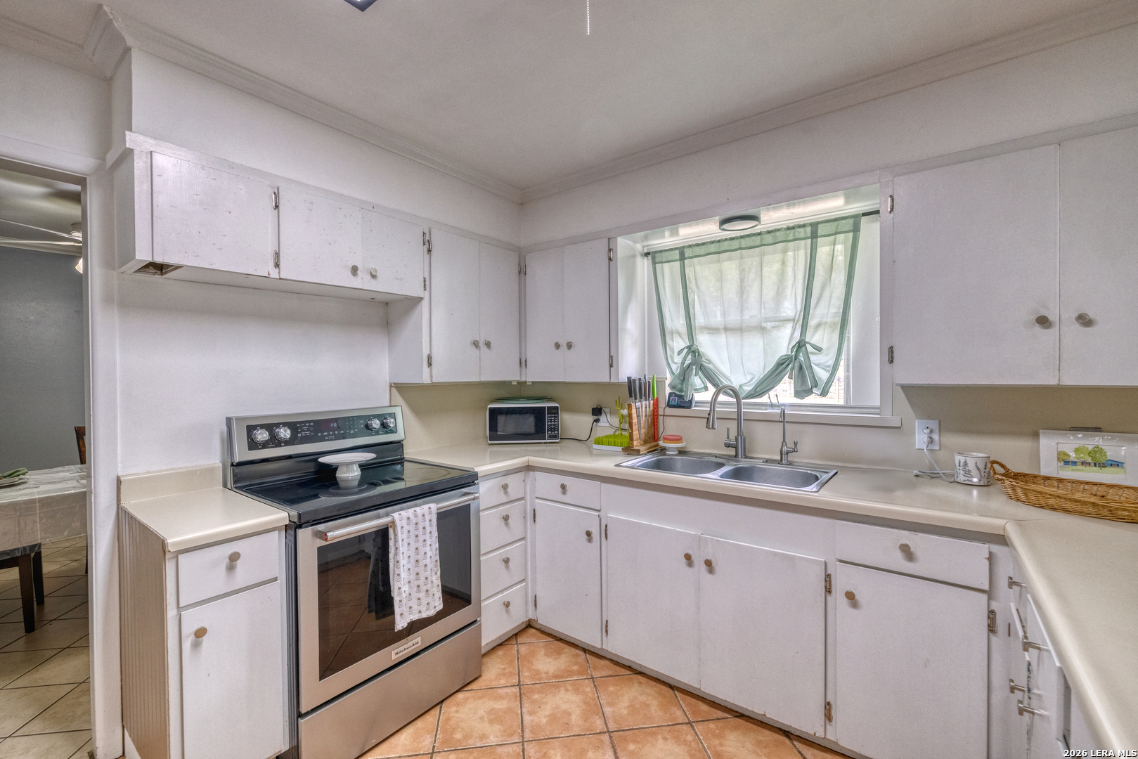 416 Minter Street Uvalde, TX 78801 - Photo 11 of 36