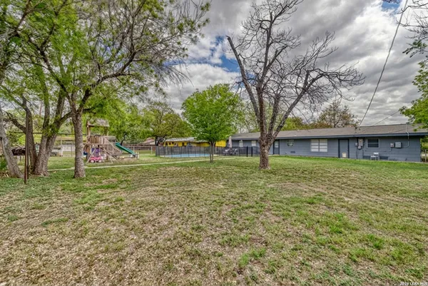 $269,900 | 416 Minter Street, Uvalde, TX 78801