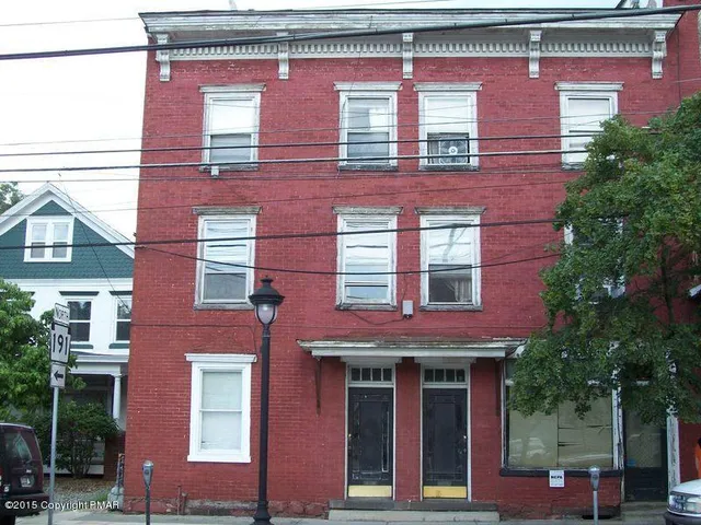 $895 | 403 Main Street, Unit 1, Stroudsburg, PA 18360