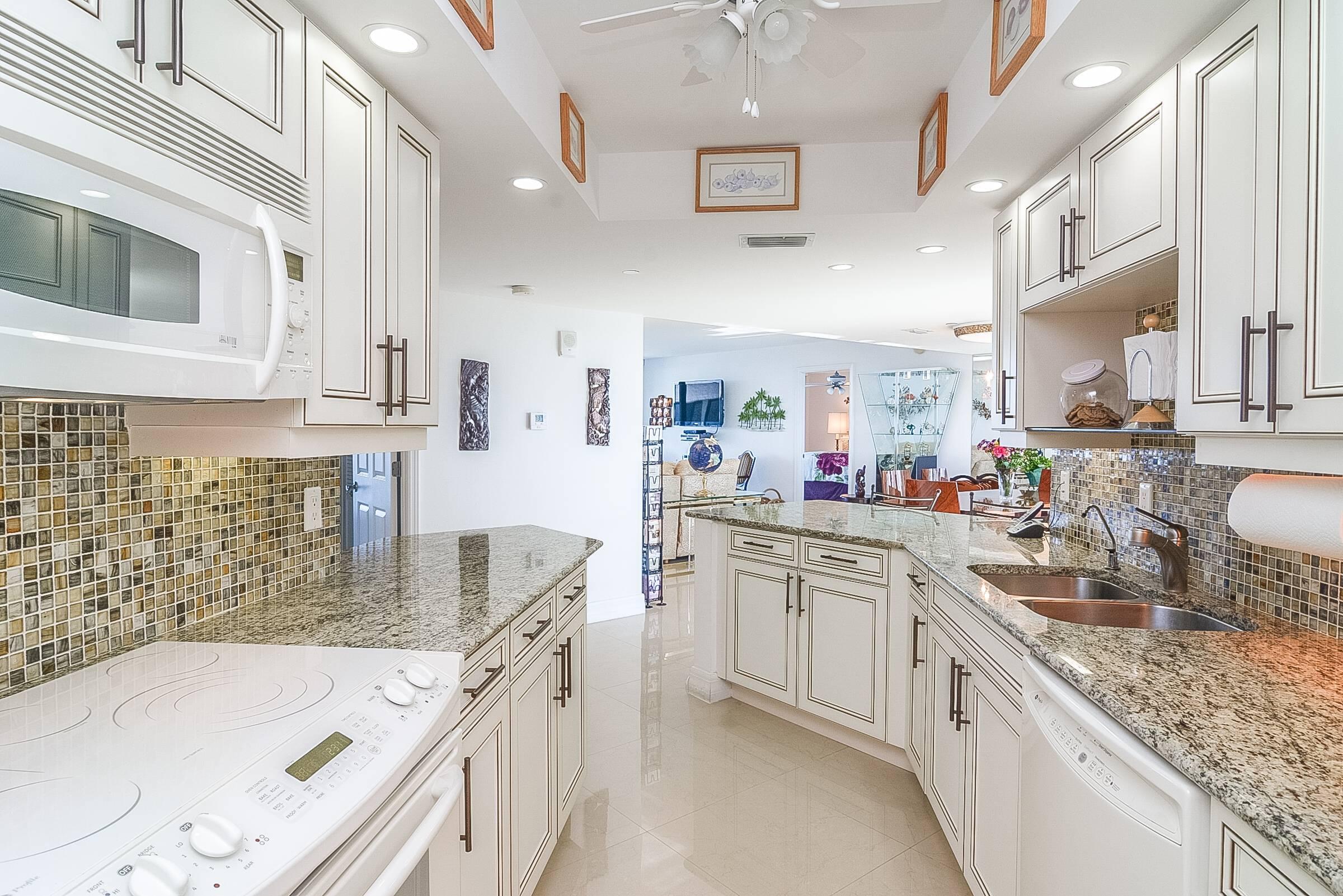 3000 North Ocean Drive, Unit PHF Riviera Beach, FL 33404 - Photo 9 of 43 Kitchen Features