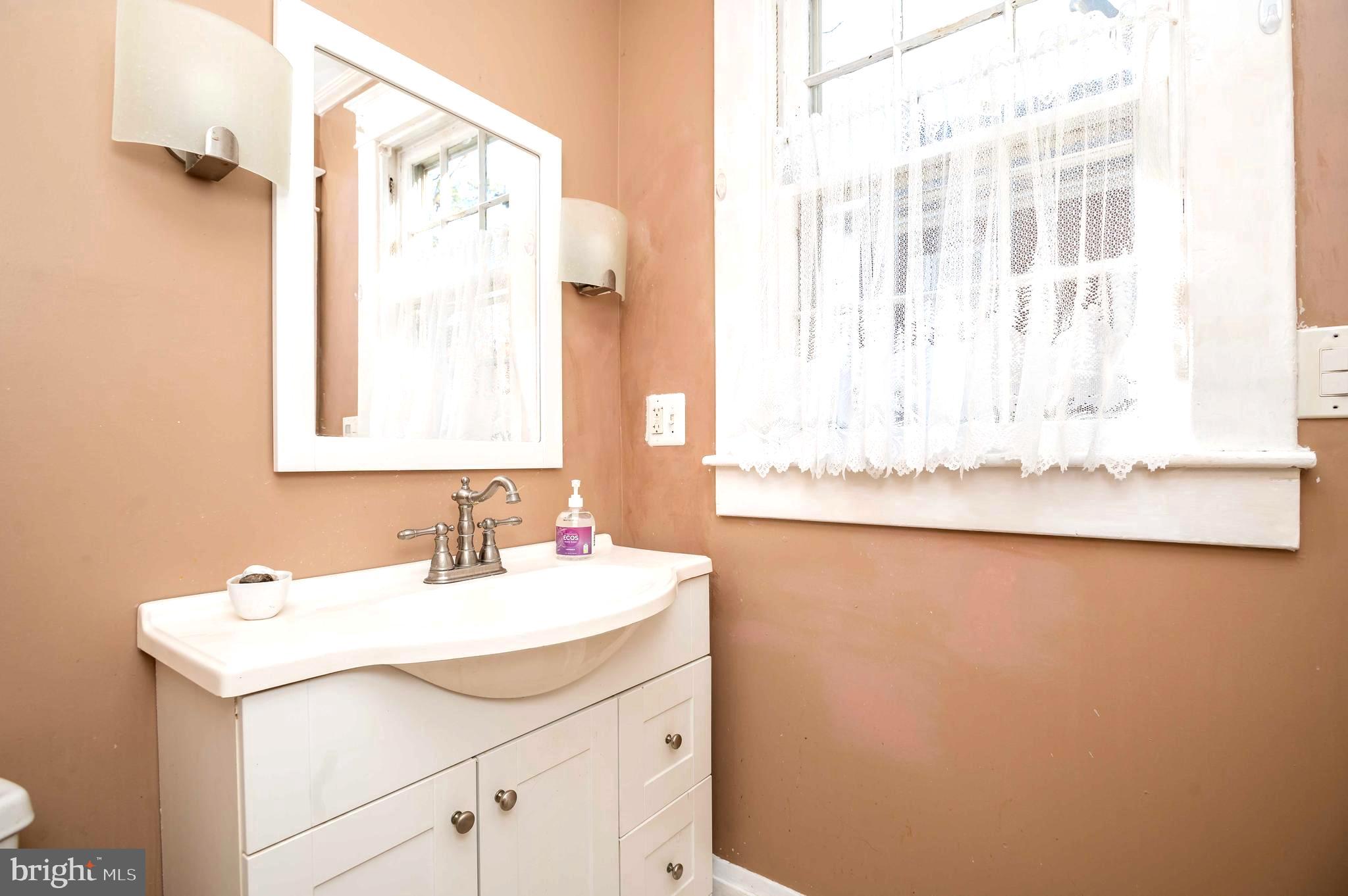 414 Cedarcroft Road Baltimore, MD 21212 - Photo 11 of 22 Powder Room