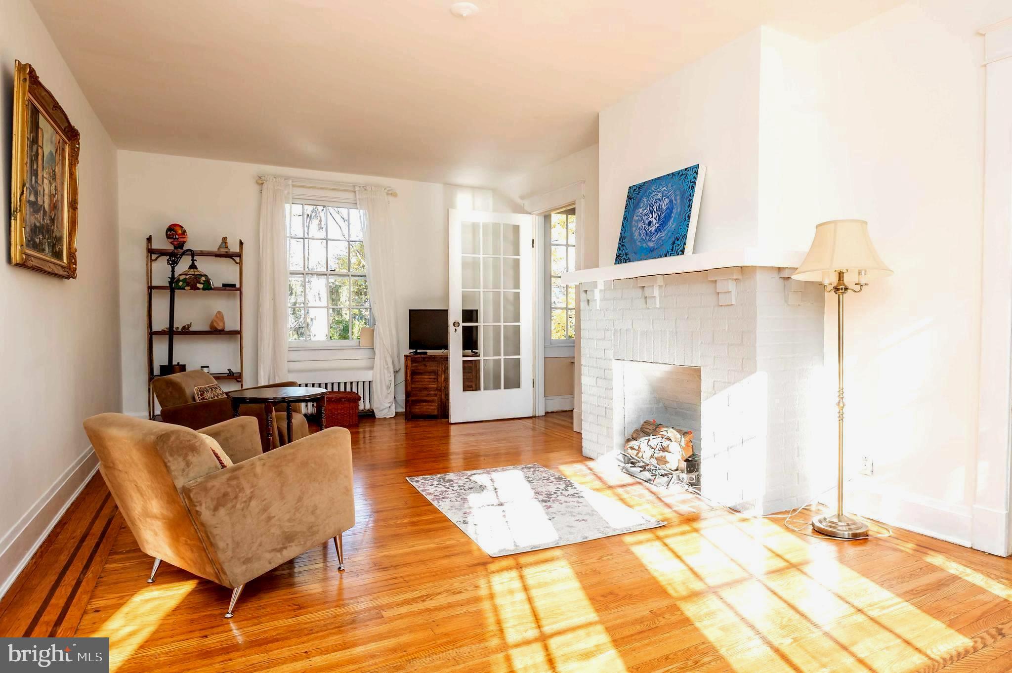 414 Cedarcroft Road Baltimore, MD 21212 - Photo 6 of 22 Living Room