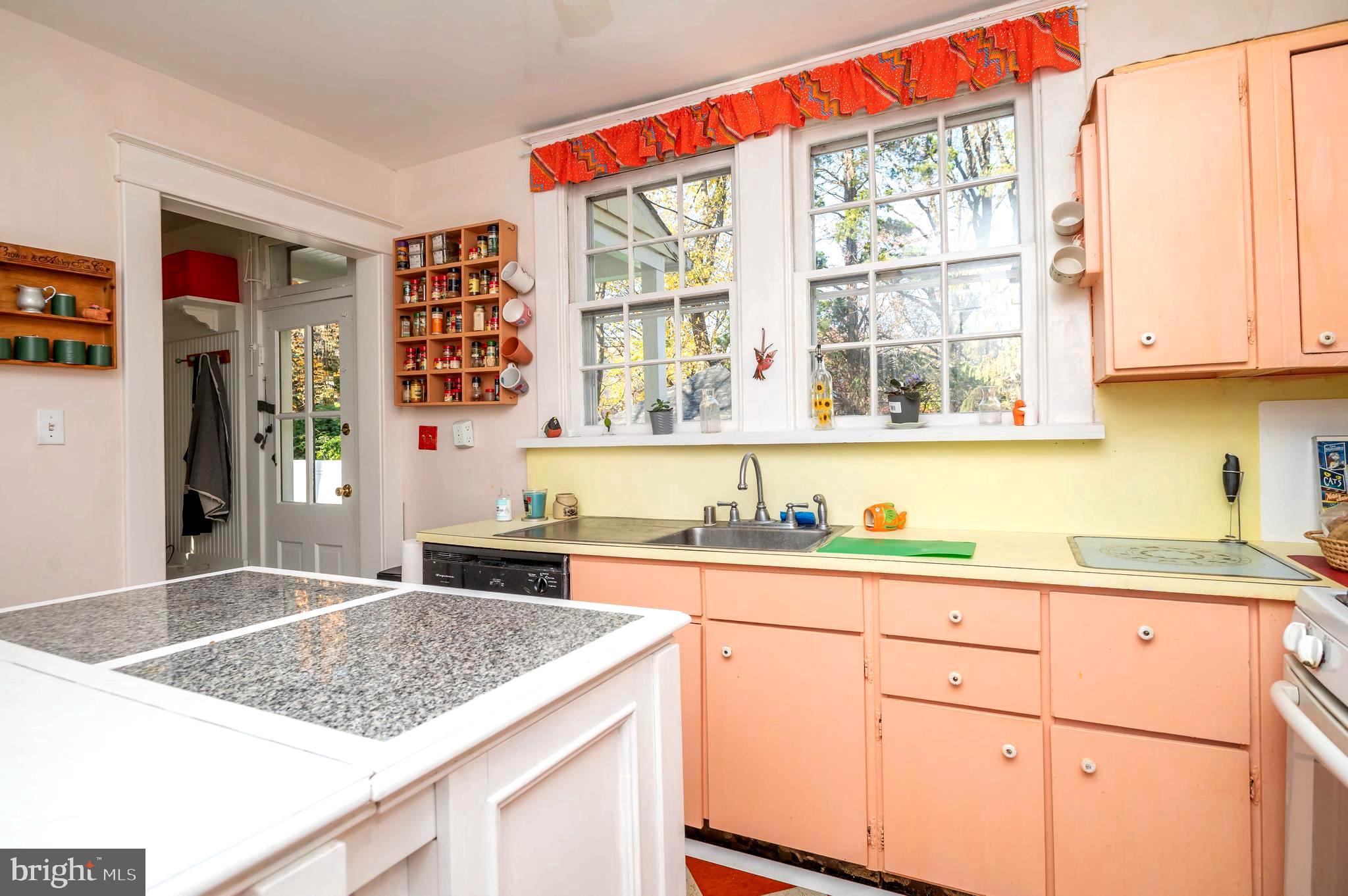 414 Cedarcroft Road Baltimore, MD 21212 - Photo 9 of 22 Kitchen