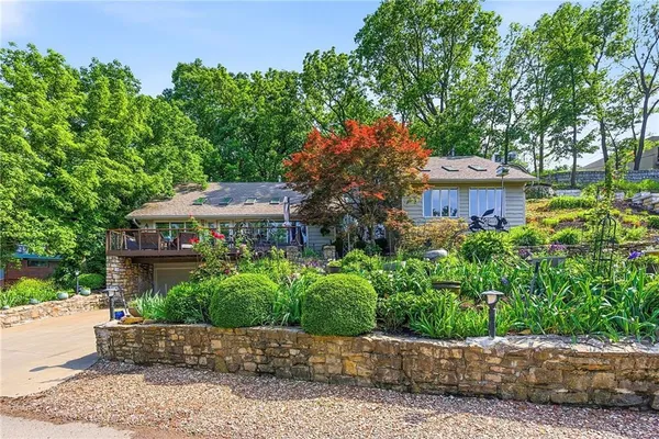 $1,095,000 | 139 Lakeshore Drive South, Lake Quivira, KS 66217