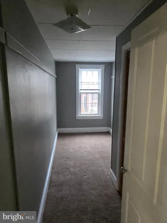 a view of entryway with window