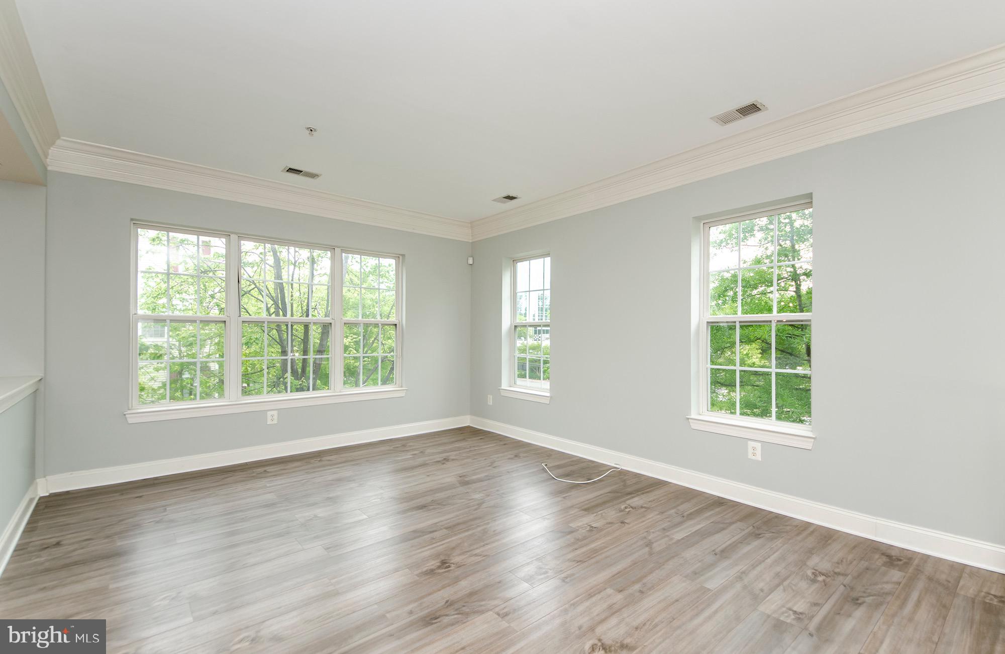 8069 Gatehouse Road, Unit 23 Falls Church, VA 22042 - Photo 11 of 45 Living room
