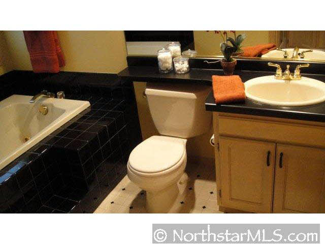 8963 Inverness Road Woodbury, MN 55125 - Photo 8 of 10 Gallery Image 8