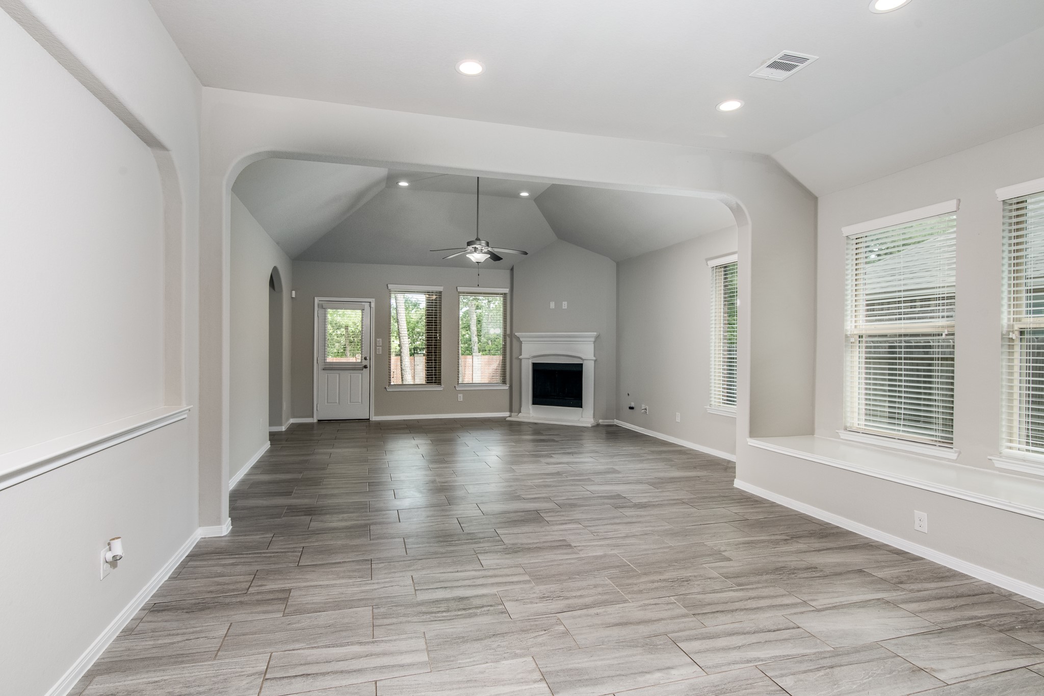 3211 Discovery Lane Conroe, TX 77301 - Photo 5 of 22 Large dining room space