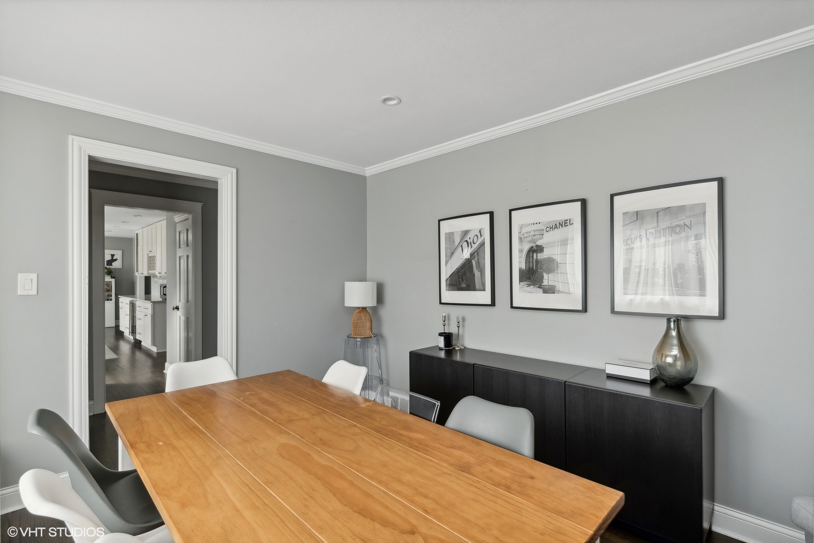 811 East Talbot Street Arlington Heights, IL 60004 - Photo 12 of 27 a bedroom with a bed and a table