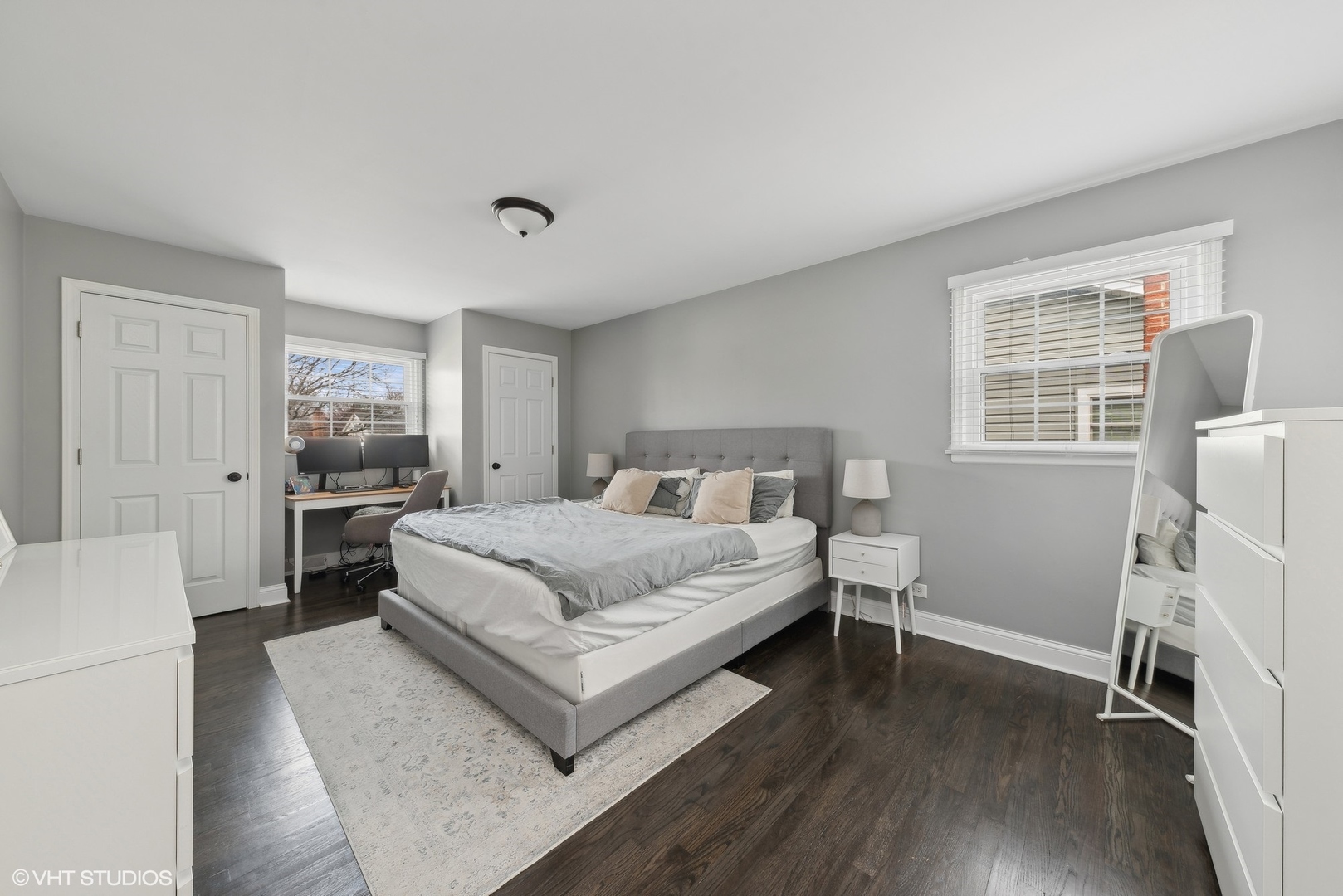811 East Talbot Street Arlington Heights, IL 60004 - Photo 16 of 27 a spacious bedroom with a bed and a window