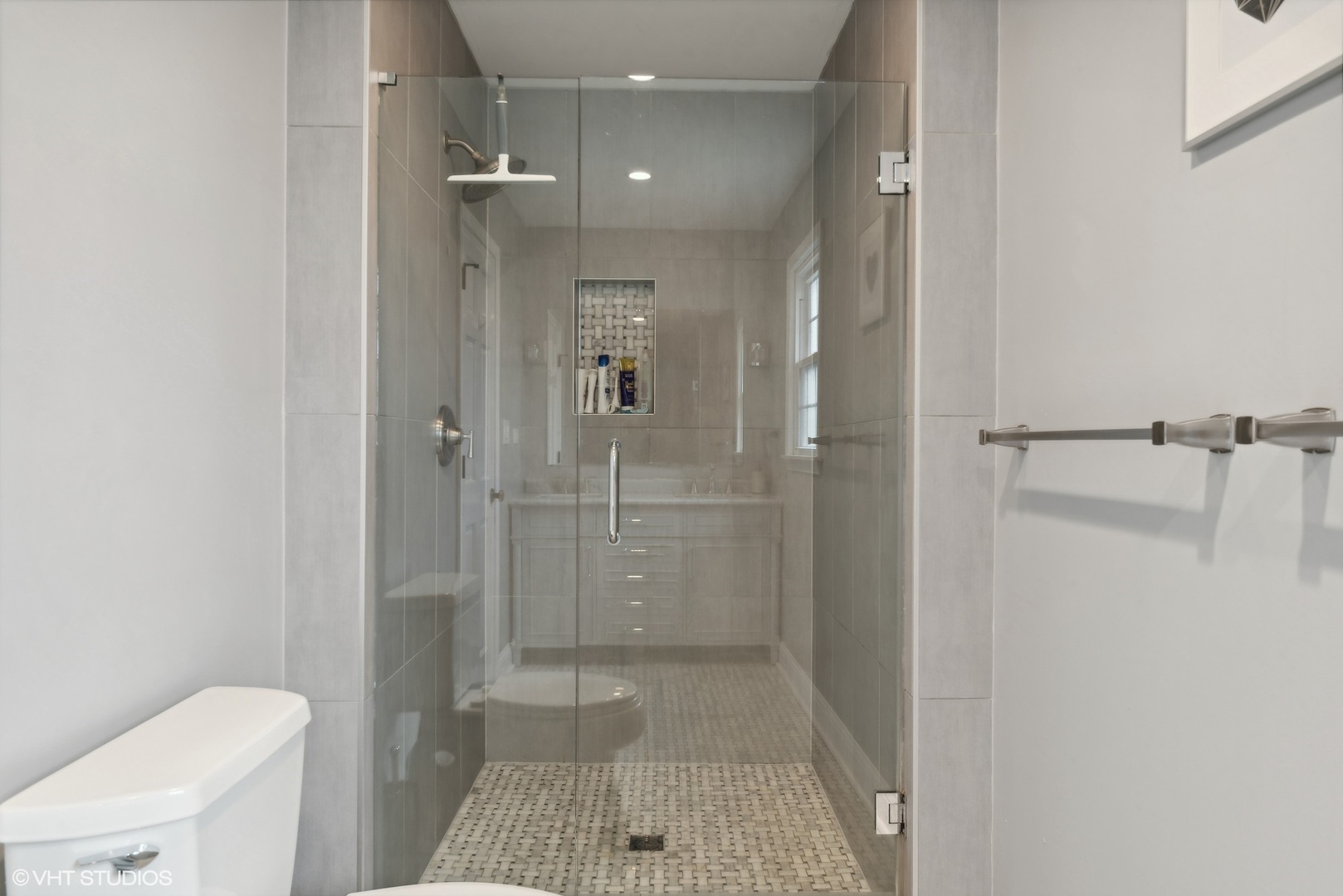 811 East Talbot Street Arlington Heights, IL 60004 - Photo 19 of 27 a bathroom with a shower and a toilet