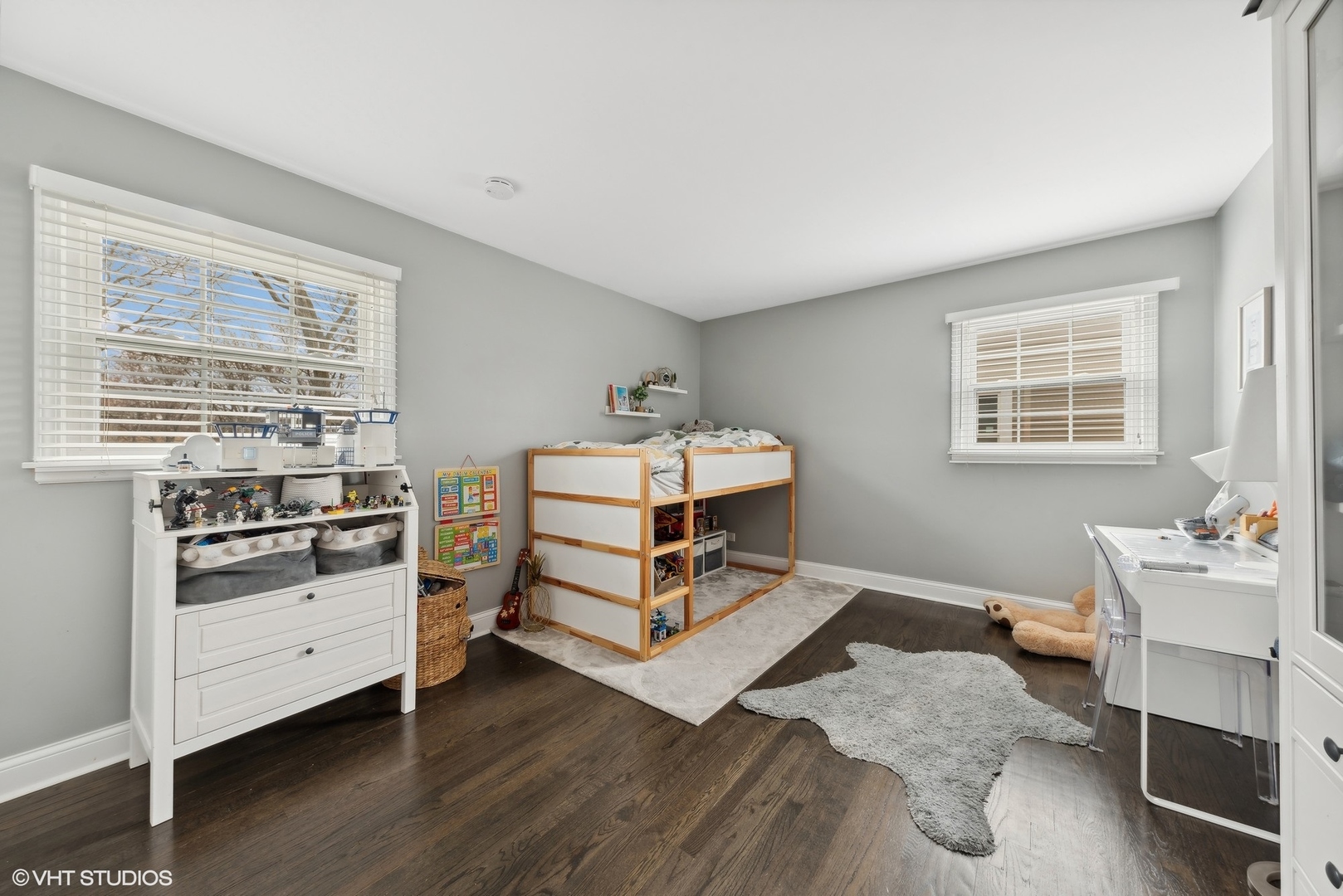 811 East Talbot Street Arlington Heights, IL 60004 - Photo 20 of 27 a bedroom with furniture and window