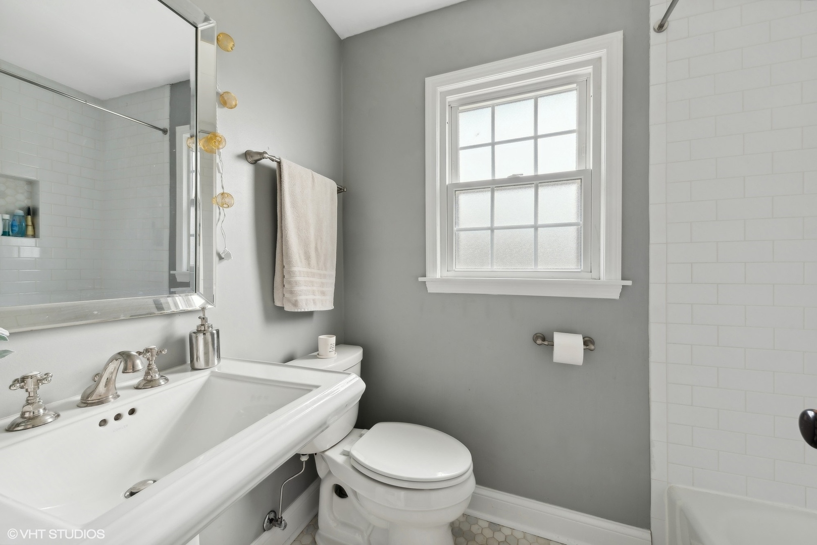 811 East Talbot Street Arlington Heights, IL 60004 - Photo 23 of 27 a bathroom with a sink and a toilet