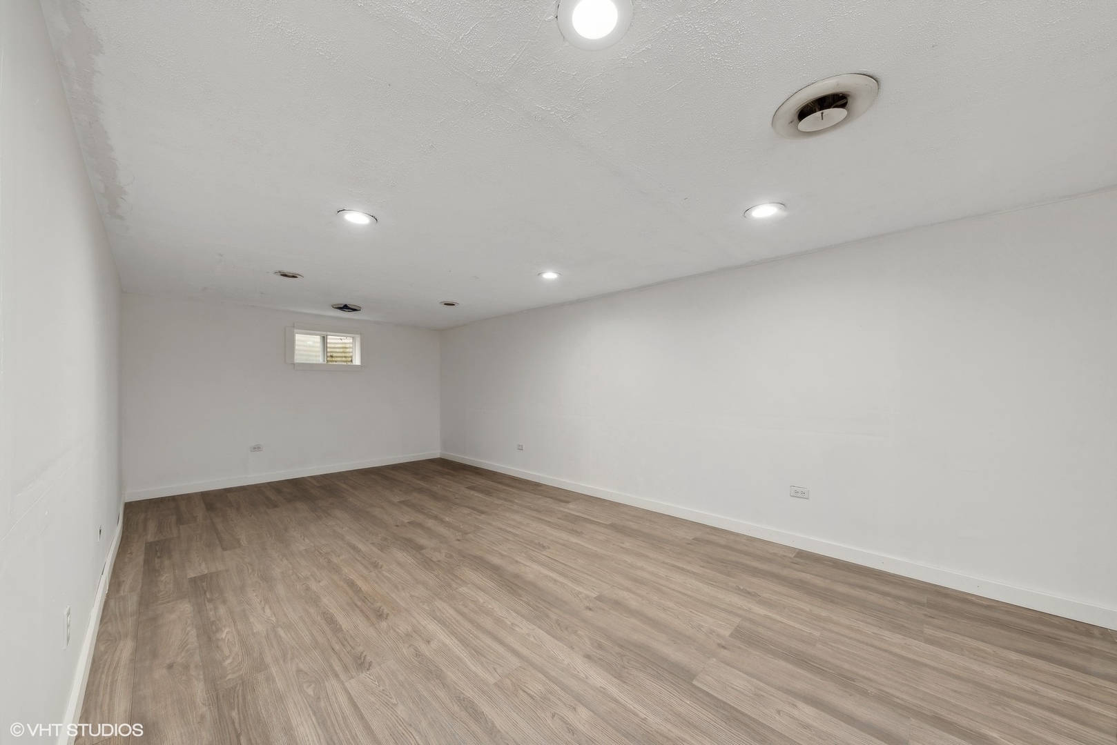 811 East Talbot Street Arlington Heights, IL 60004 - Photo 24 of 27 an empty room with wooden floor and windows