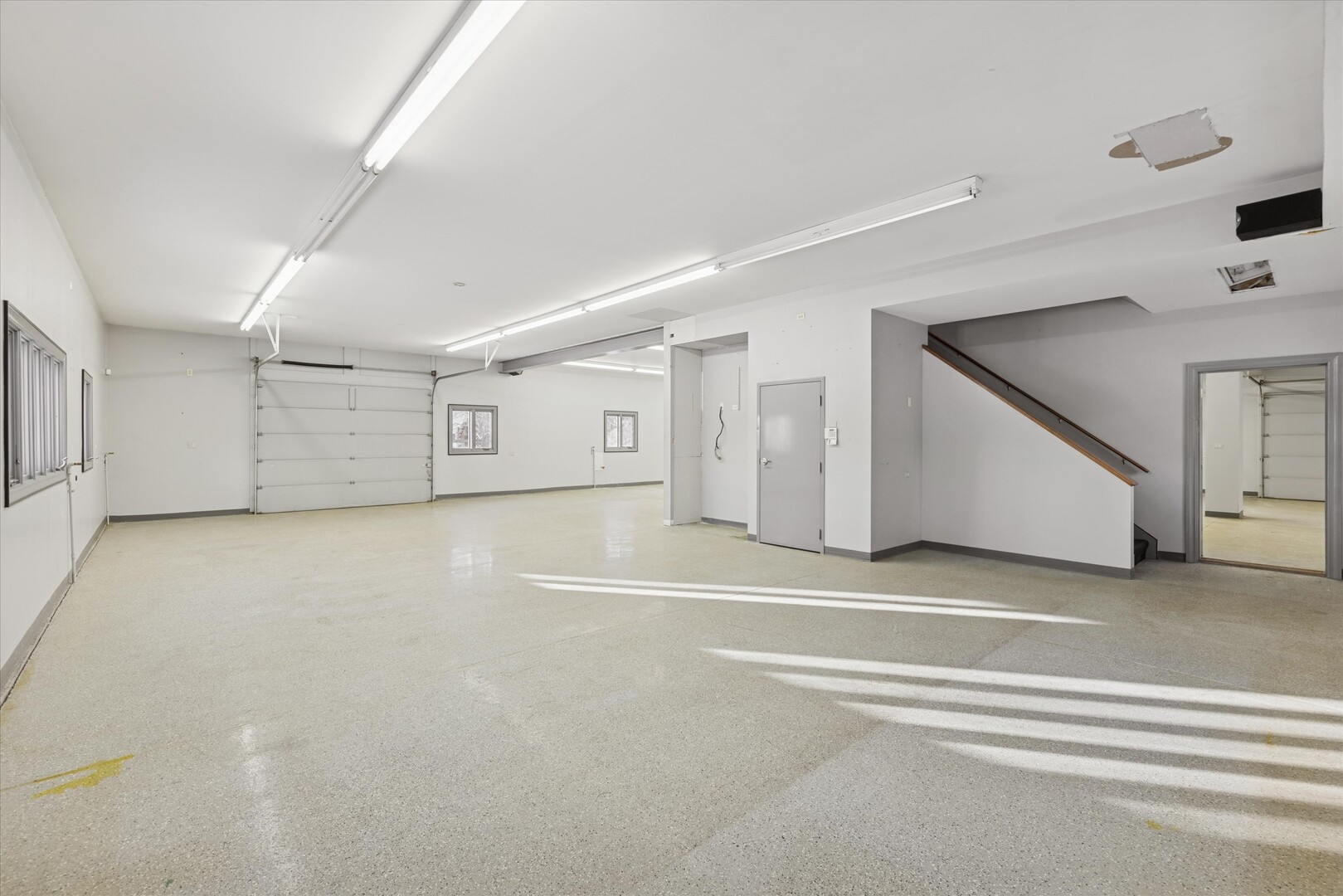 16W125 89th Street Burr Ridge, IL 60527 - Photo 12 of 15 a view of a livingroom with an empty space