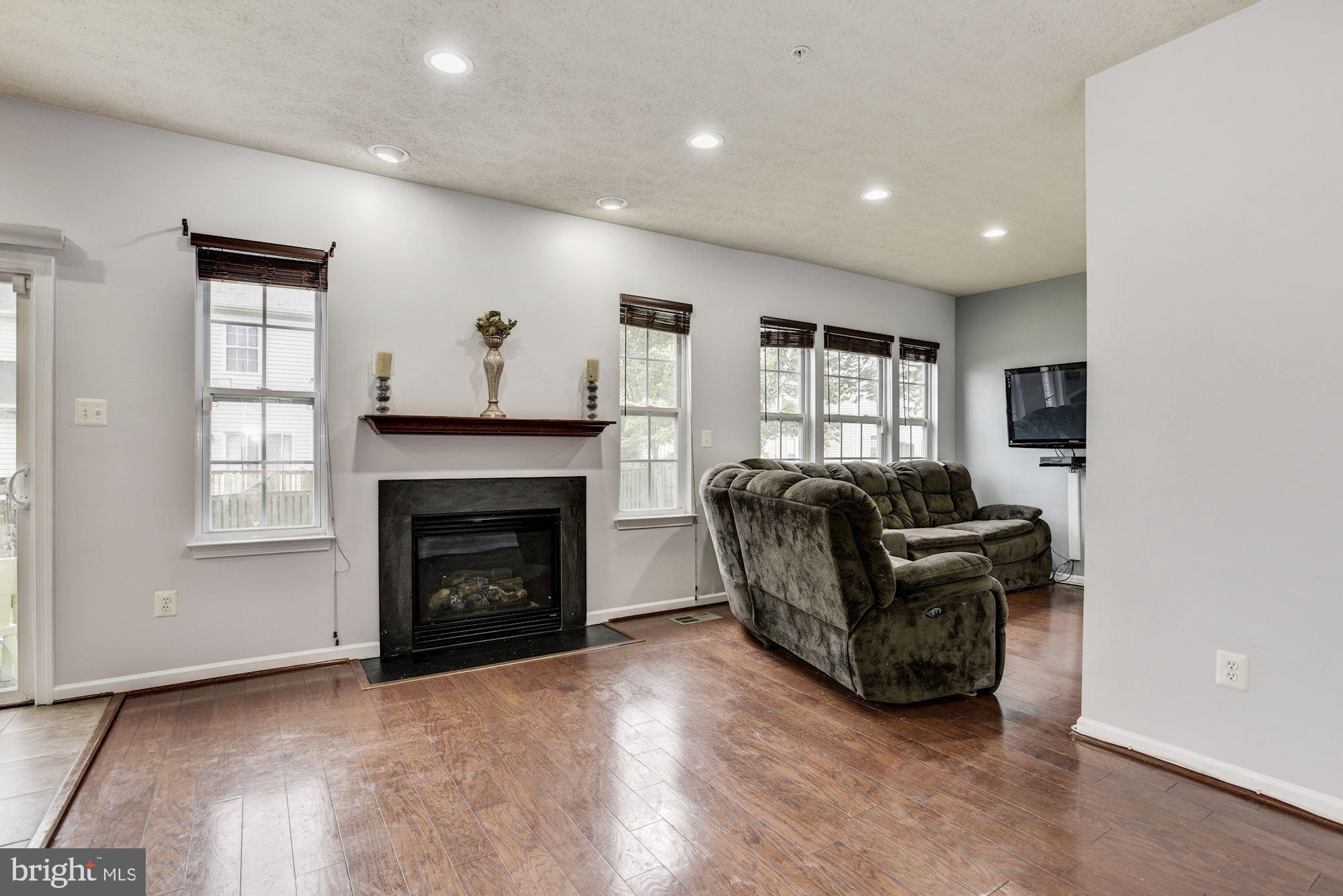 9812 Davison Road Baltimore, MD 21220 - Photo 13 of 28 Family Room