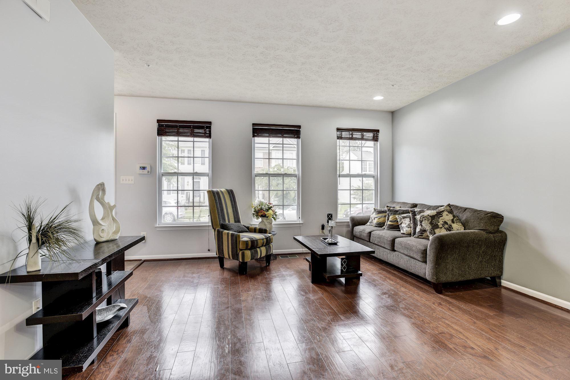 9812 Davison Road Baltimore, MD 21220 - Photo 3 of 28 Living Room