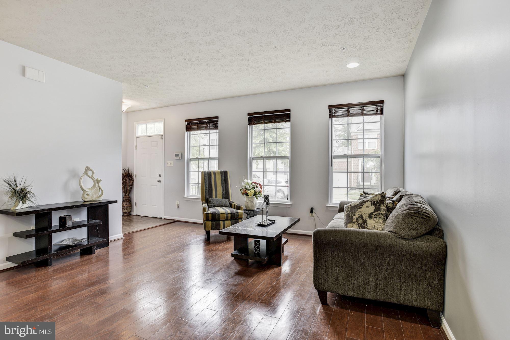 9812 Davison Road Baltimore, MD 21220 - Photo 4 of 28 Living Room