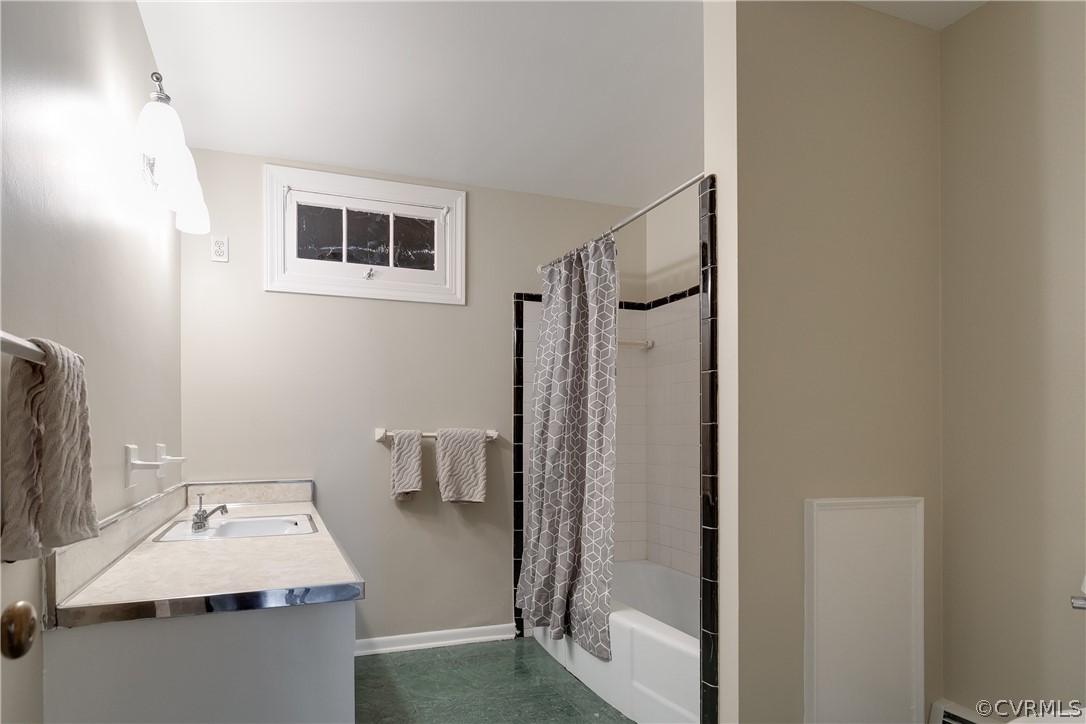 518 Ridge Top Road Henrico, VA 23229 - Photo 28 of 43 Hall bath with tub/shower