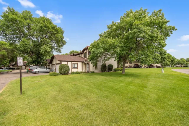 $249,900 | 8775 Maplebrook Parkway North, Brooklyn Park, MN 55445