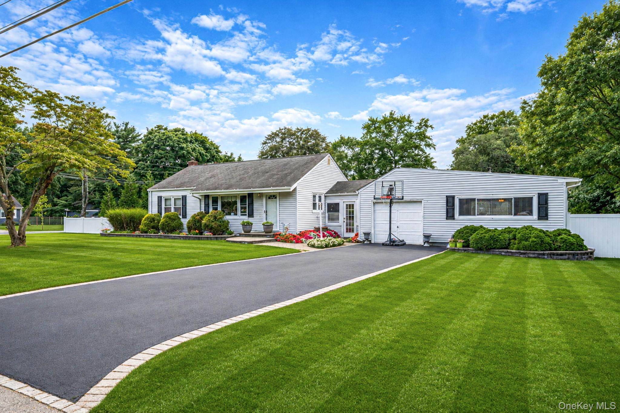 19 Ridgeley Road Smithtown, NY 11787 - Photo 3 of 40 Gallery Image 3