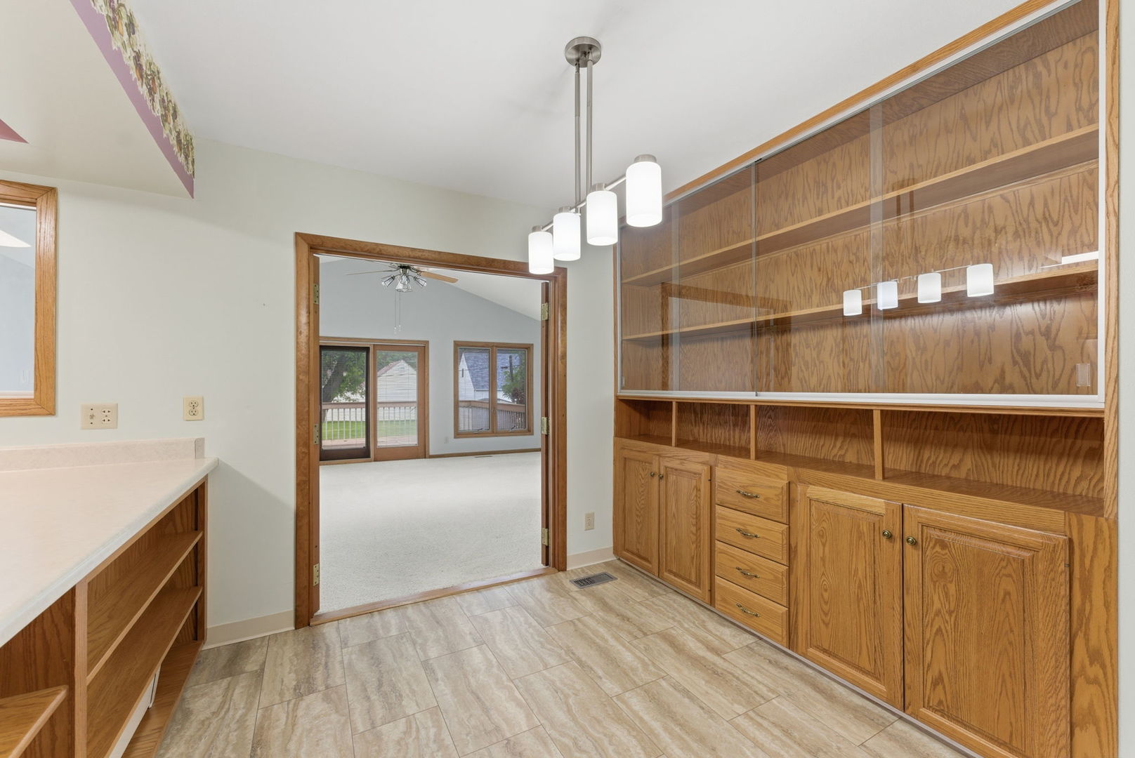 4620 50th Avenue Moline, IL 61265 - Photo 13 of 38