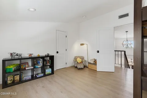 $1,499,999 | 6129 Ellenview Avenue, Woodland Hills, CA 91367