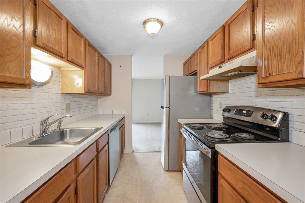 23 Patrick Road, Unit 23 Tewksbury, MA 01876 - Photo 10 of 33 Gallery Image 10