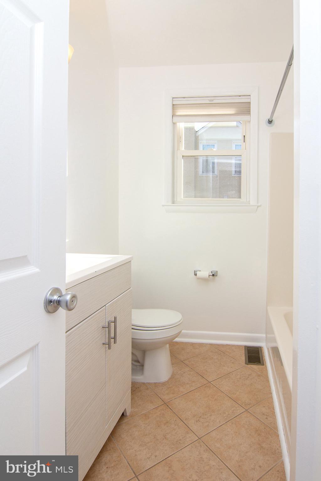1023 Washington Road Westminster, MD 21157 - Photo 13 of 32 1st Floor Hal Full Bath