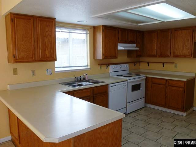 6910 Forsythia Way Reno, NV 89506 - Photo 3 of 9 Photo 3