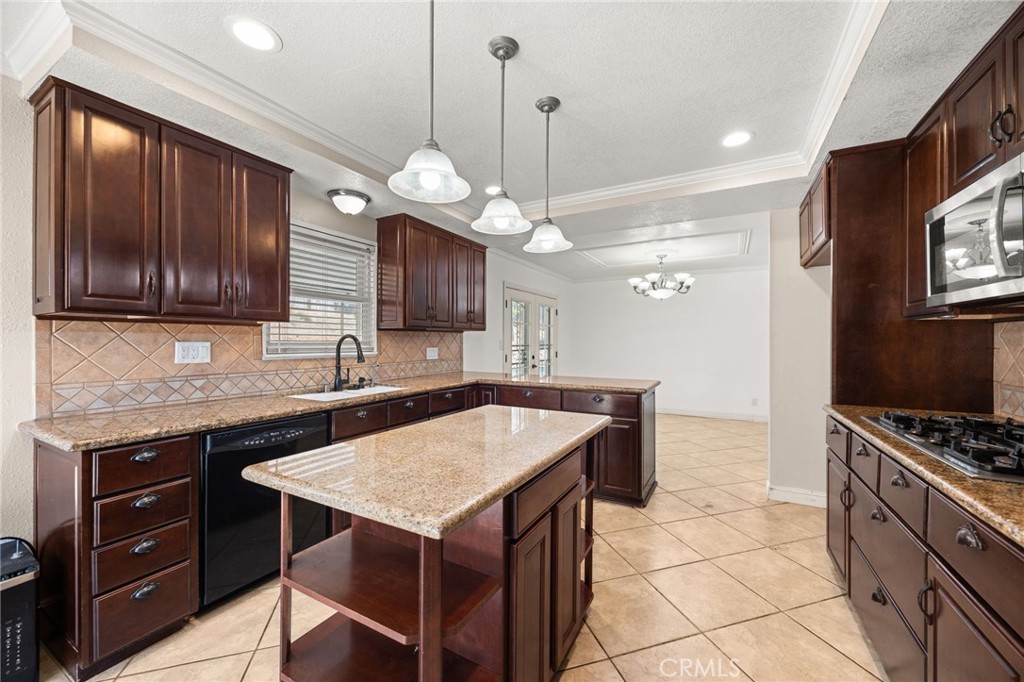 10937 Desert Sand Avenue Riverside, CA 92505 - Photo 10 of 46 L