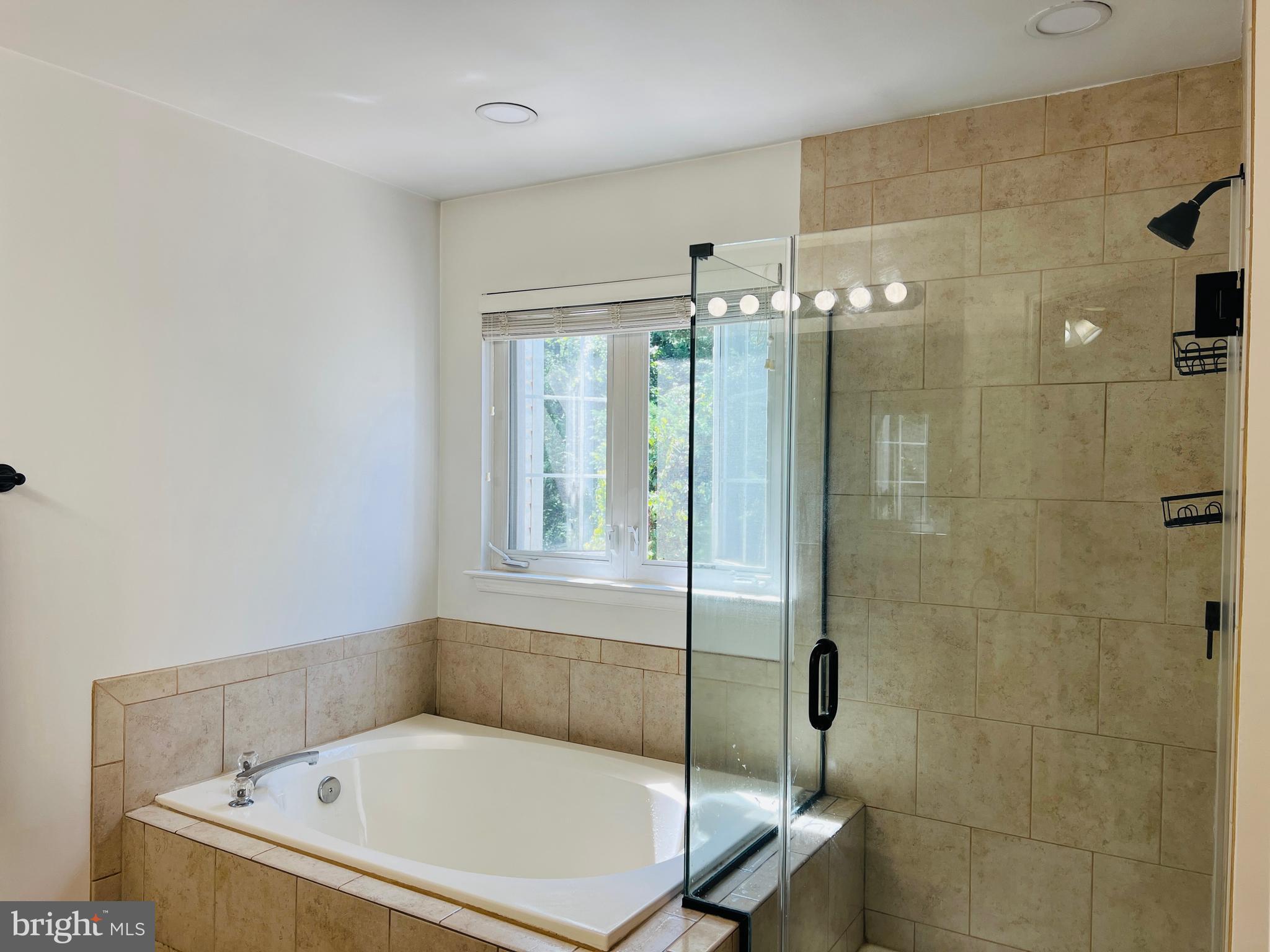 6007 Newport Lane Frederick, MD 21701 - Photo 15 of 25 Primary bathroom