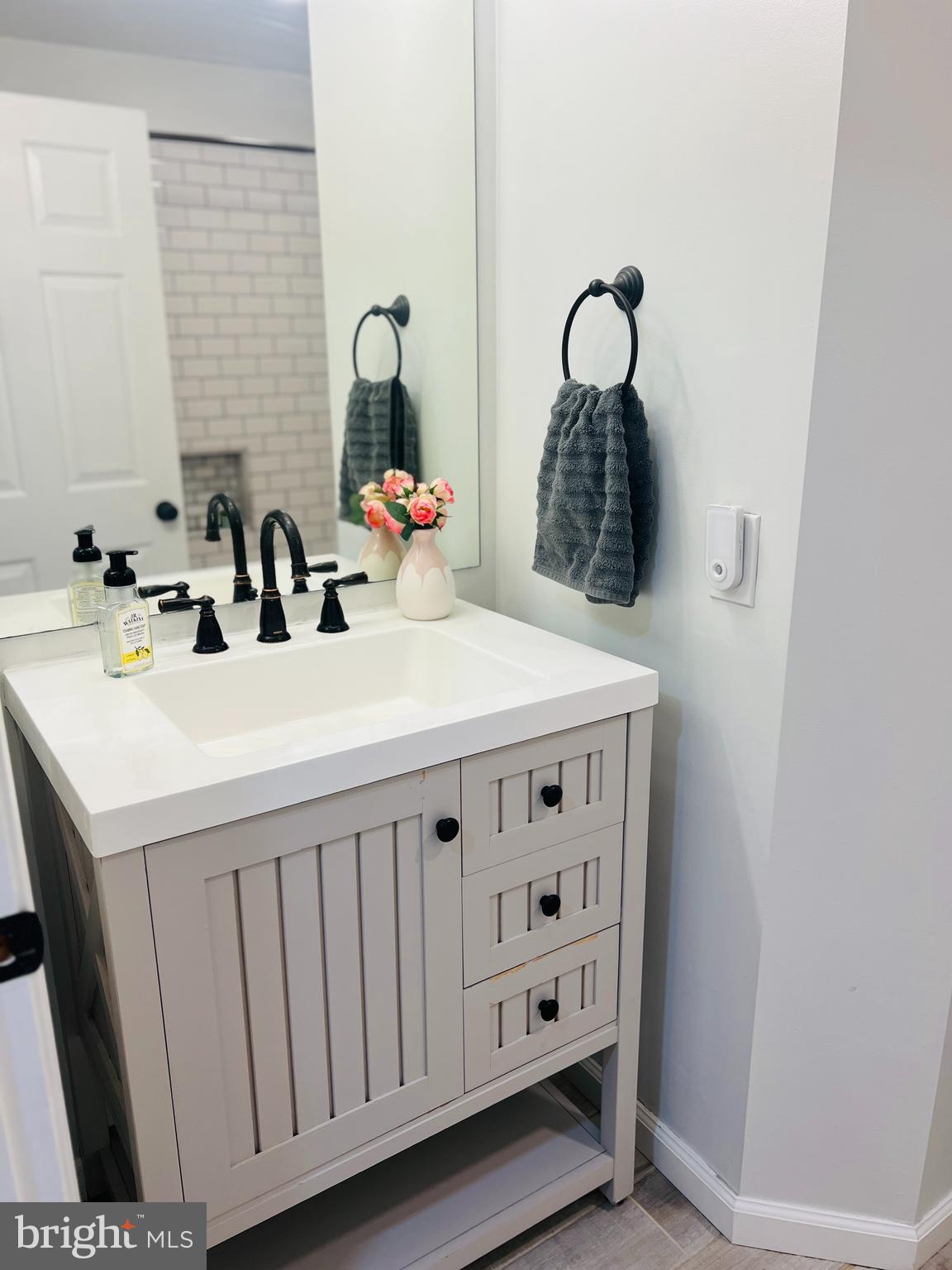 6007 Newport Lane Frederick, MD 21701 - Photo 18 of 25 Upstairs bathroom