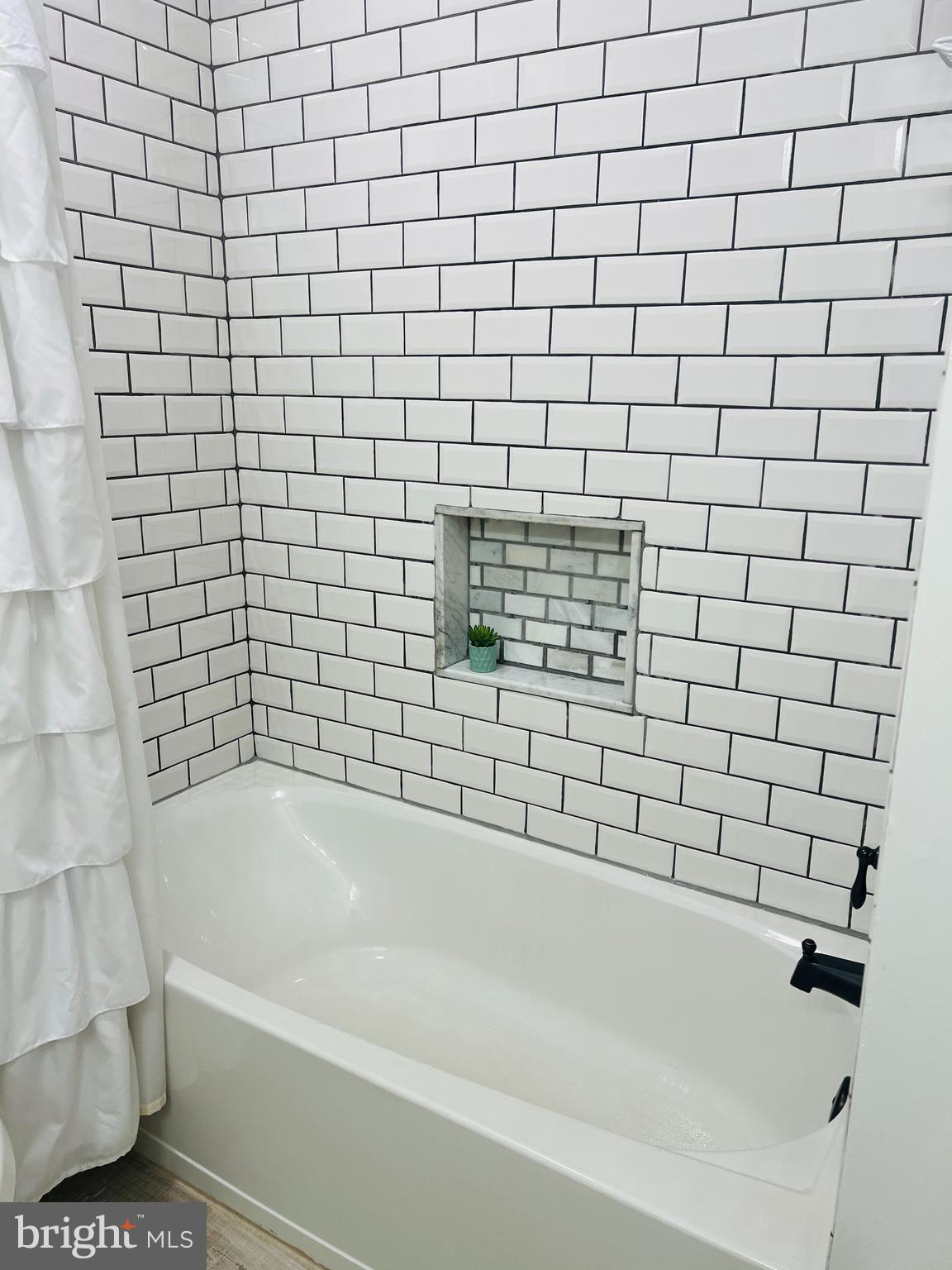 6007 Newport Lane Frederick, MD 21701 - Photo 19 of 25 Upstairs bathroom