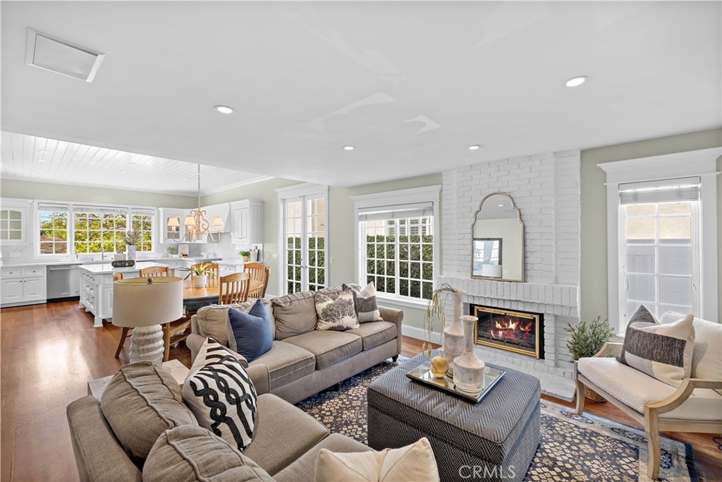 21 Emerald Irvine, CA 92614 - Photo 6 of 56 Family Room
