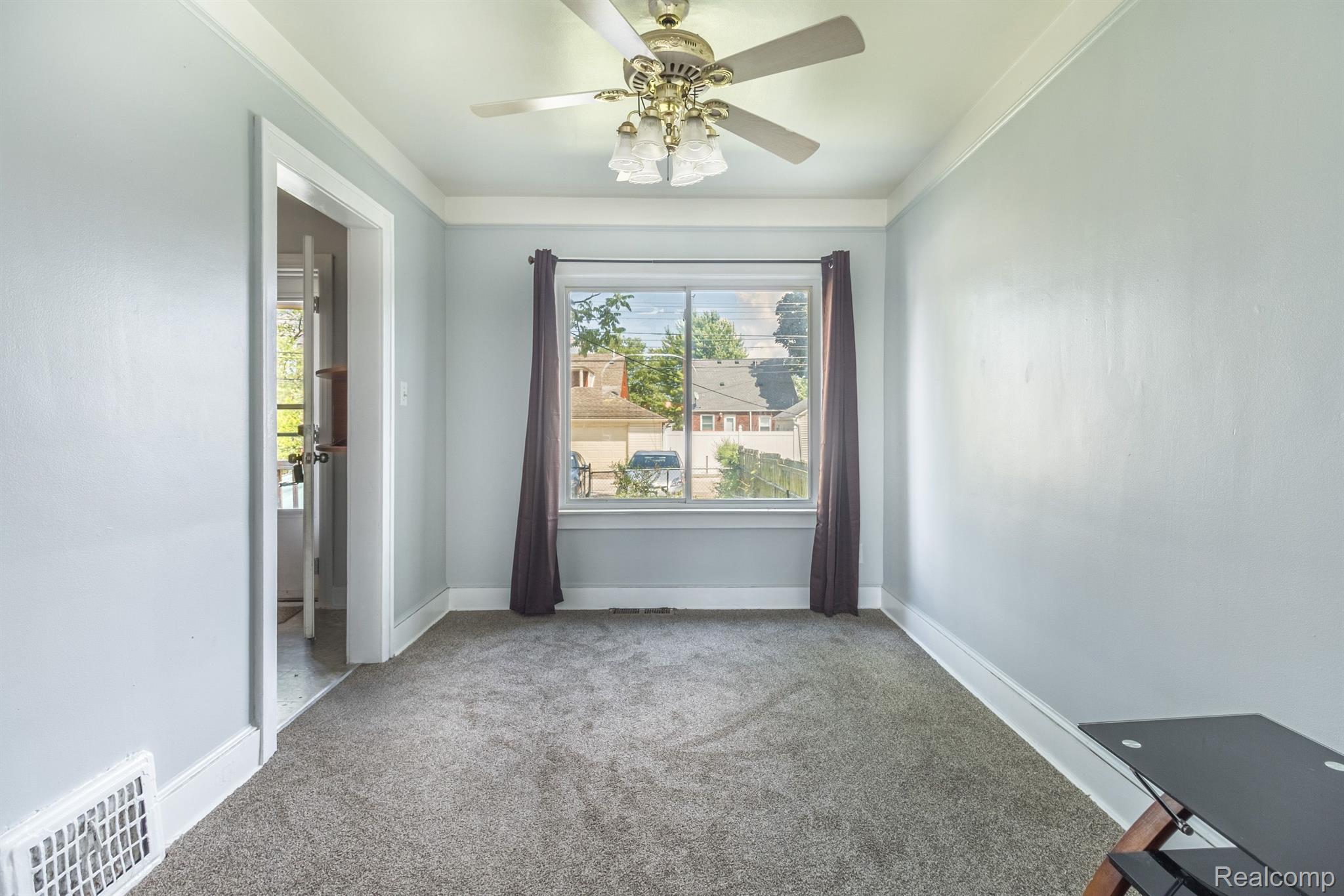 6468 Schaefer Road Dearborn, MI 48126 - Photo 9 of 25 Gallery Image 9