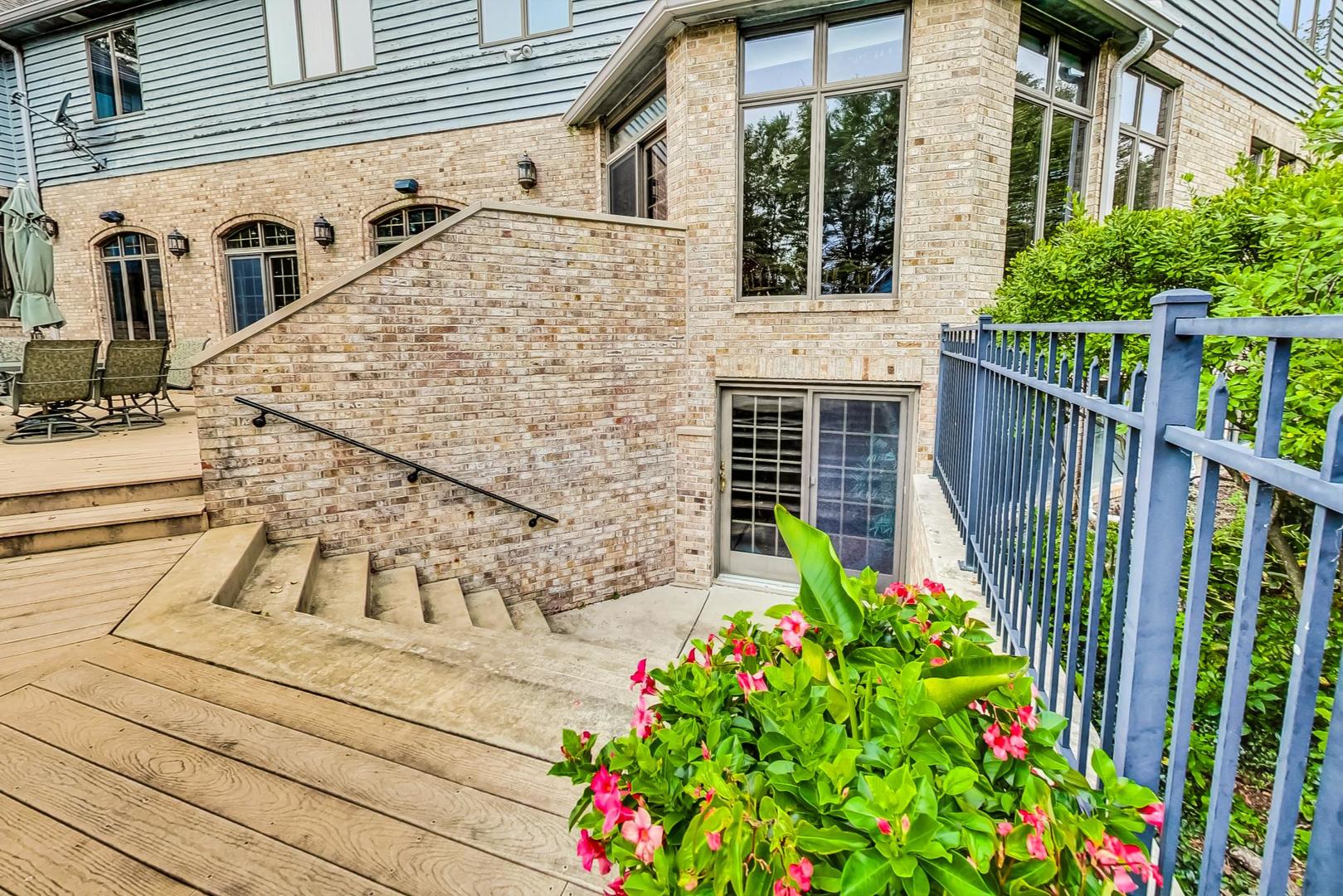 3S201 South Raddant Road Batavia, IL 60510 - Photo 50 of 58 a view of a potted plants on the roof deck