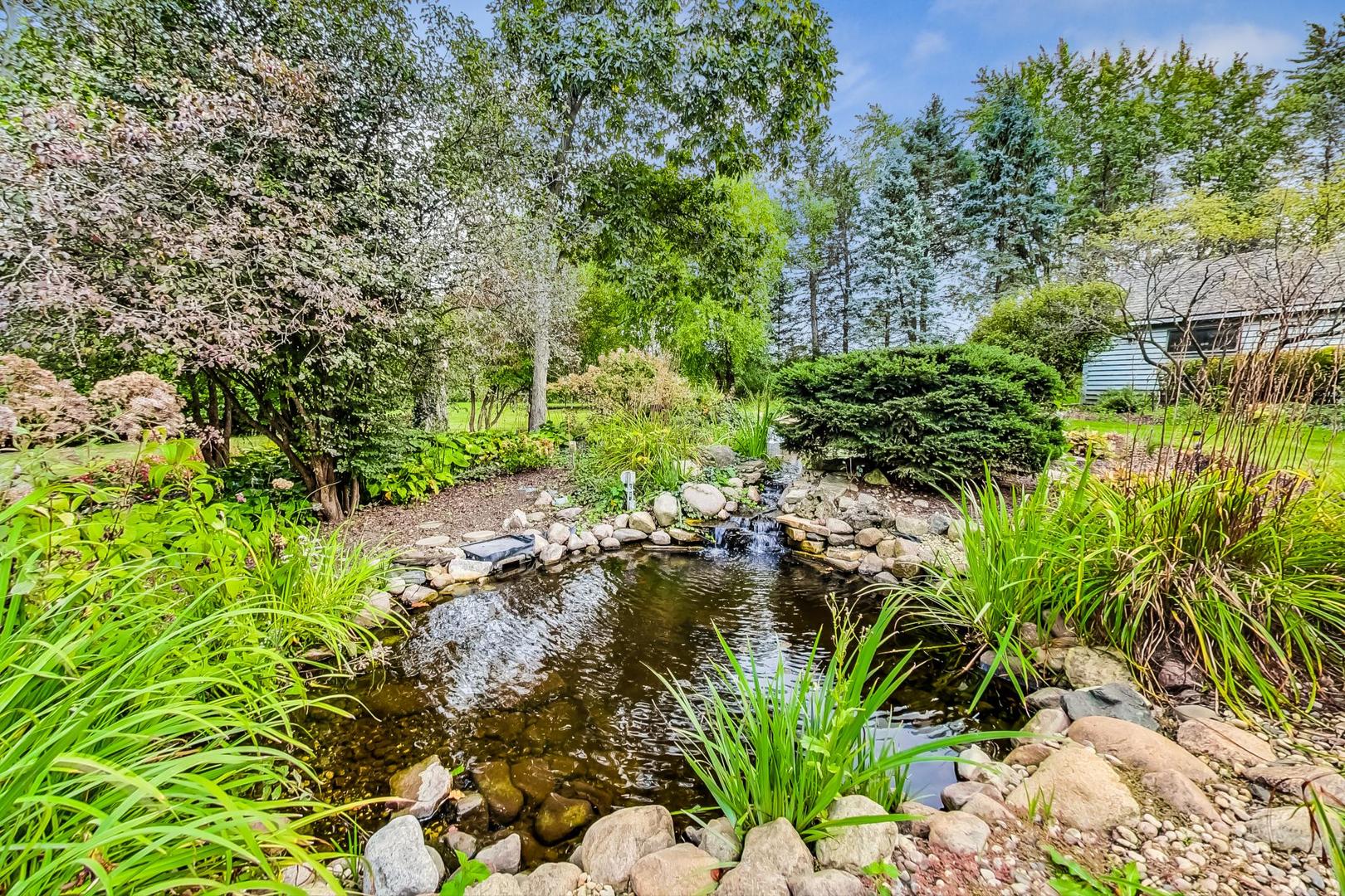 3S201 South Raddant Road Batavia, IL 60510 - Photo 51 of 58 a plant that is in a garden