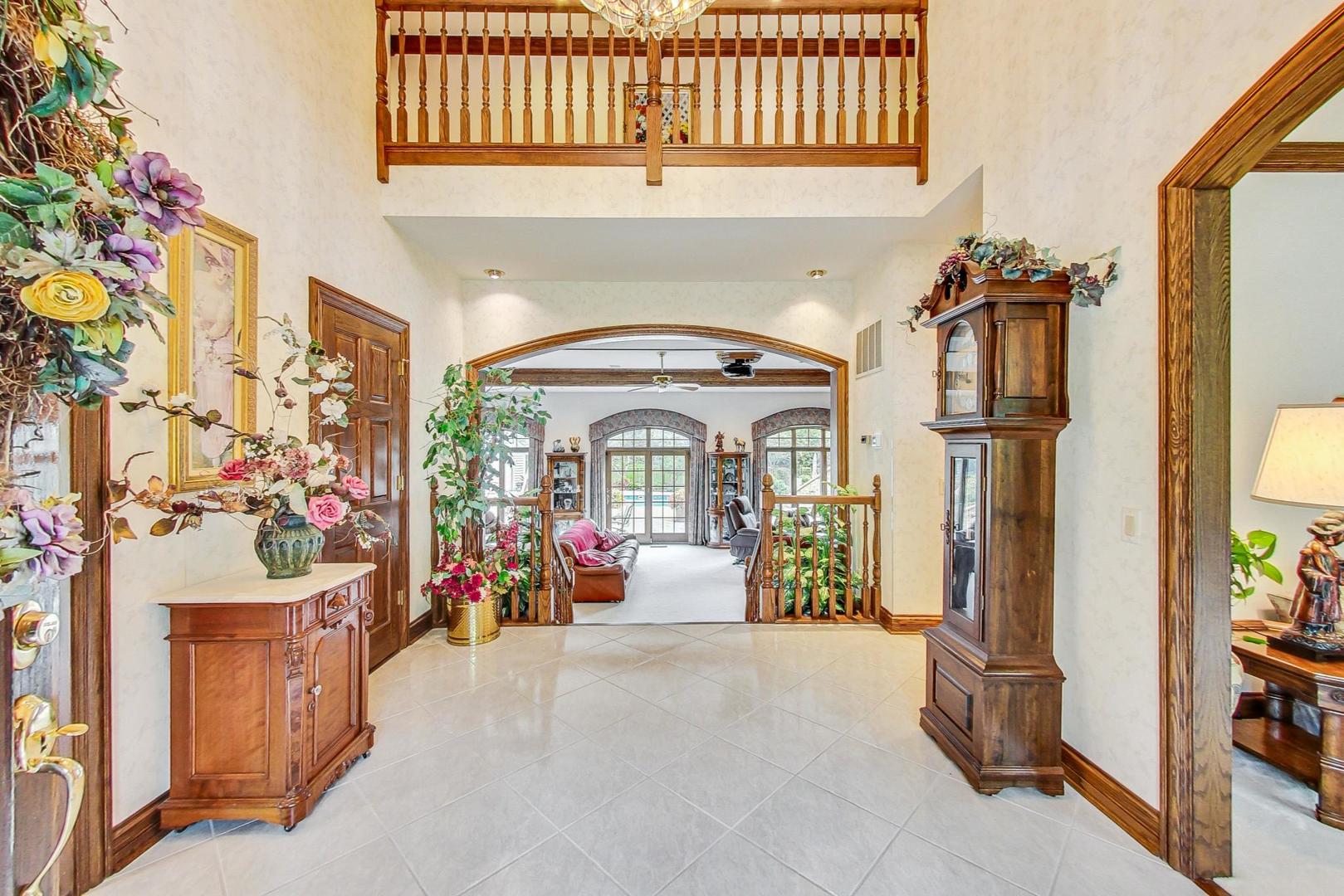 3S201 South Raddant Road Batavia, IL 60510 - Photo 10 of 58 a view of living room with entryway and furniture