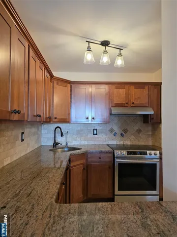 $2,900 | 770 Anderson Avenue, Unit 11C, Cliffside Park, NJ 07010