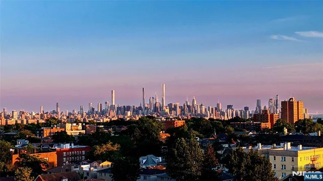 $2,900 | 770 Anderson Avenue, Unit 11C, Cliffside Park, NJ 07010