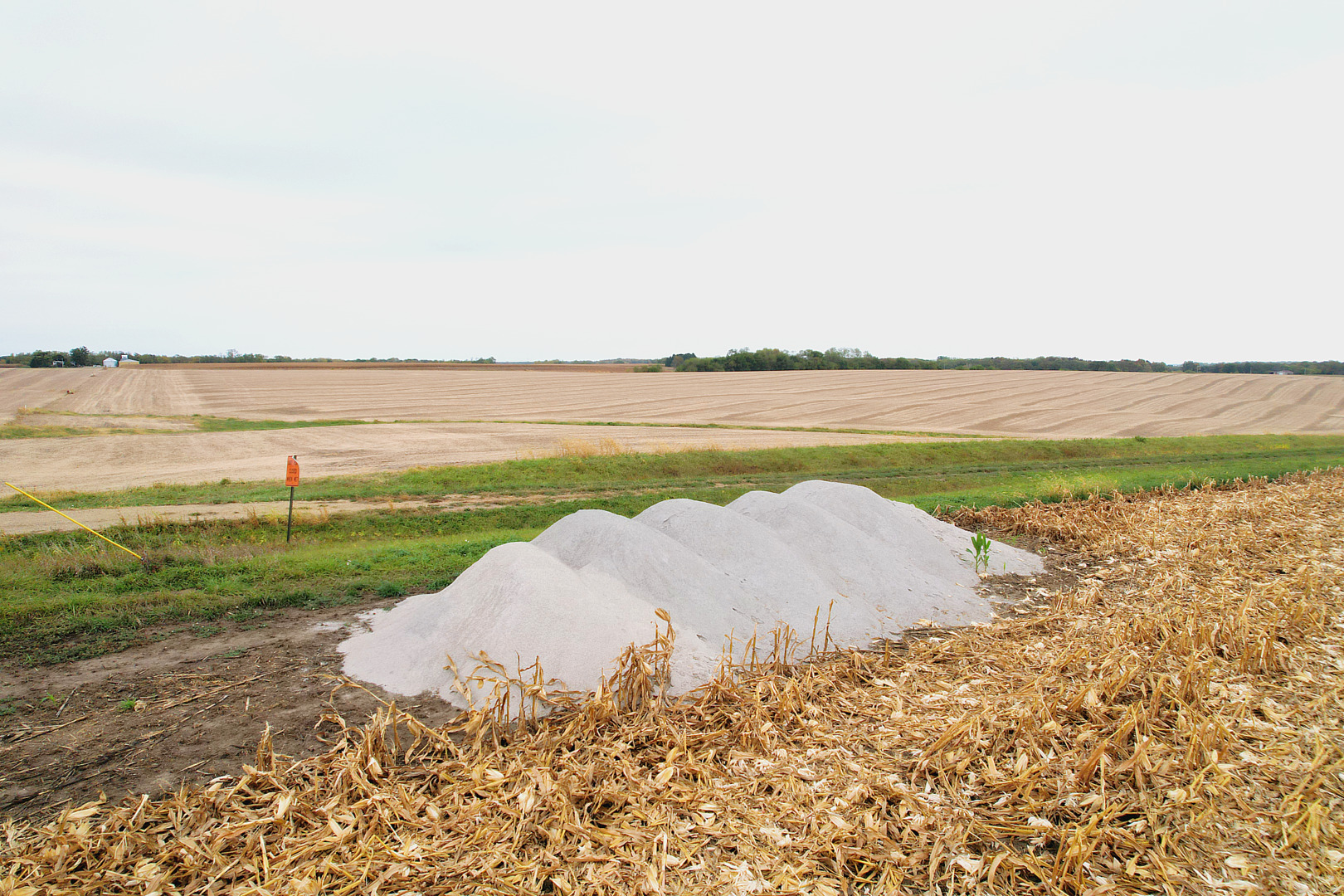 799 1500th Road Henry, IL 61537 - Photo 7 of 11 a view of a lake from a yard